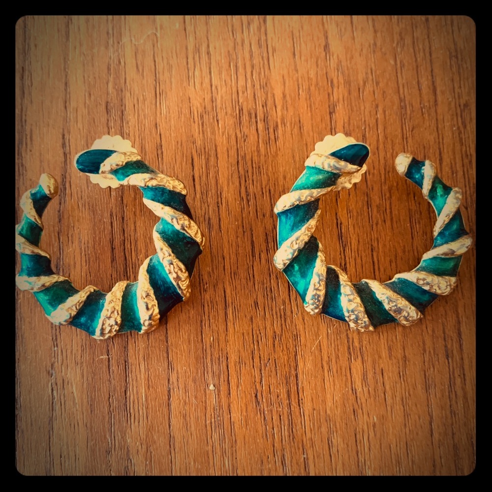 Vintage Avon gold/enamel hoop earrings